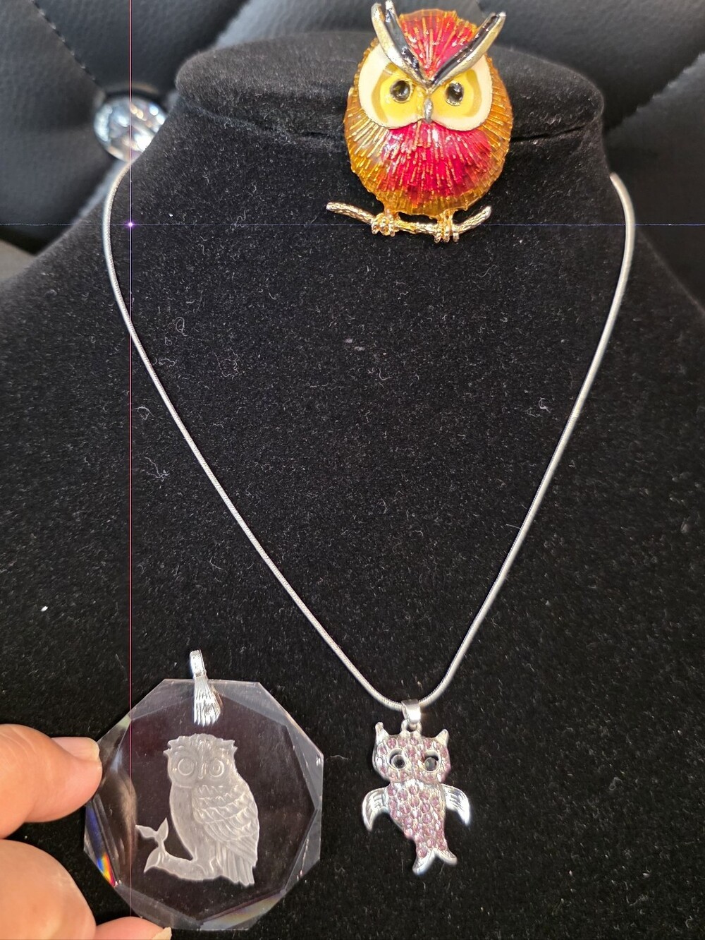 3-Piece Bundle: A necklace with owl-shaped crystals, a silver-colored crystal pe